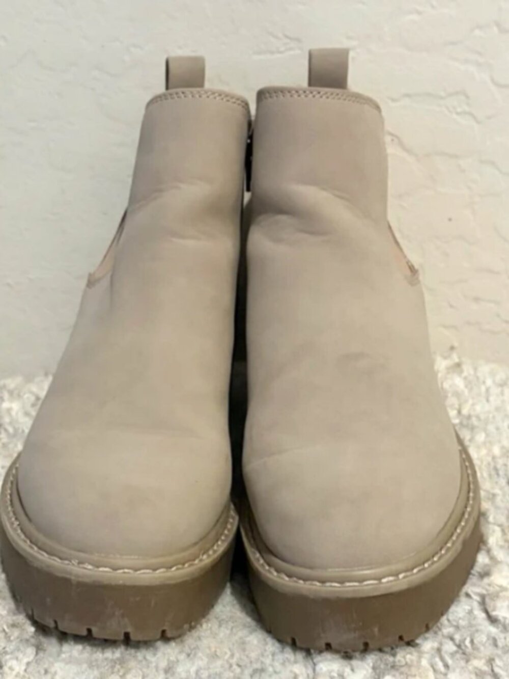 Time and Tru Taupe Chelsea Lug Sole Ankle Boots Women’s Size 7
